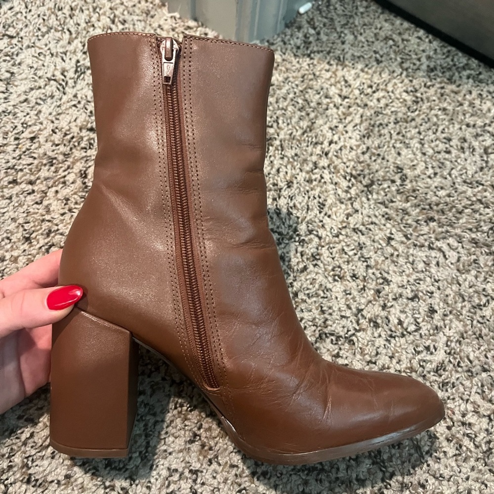 BROWN STEVE MADDEN BOOTS
